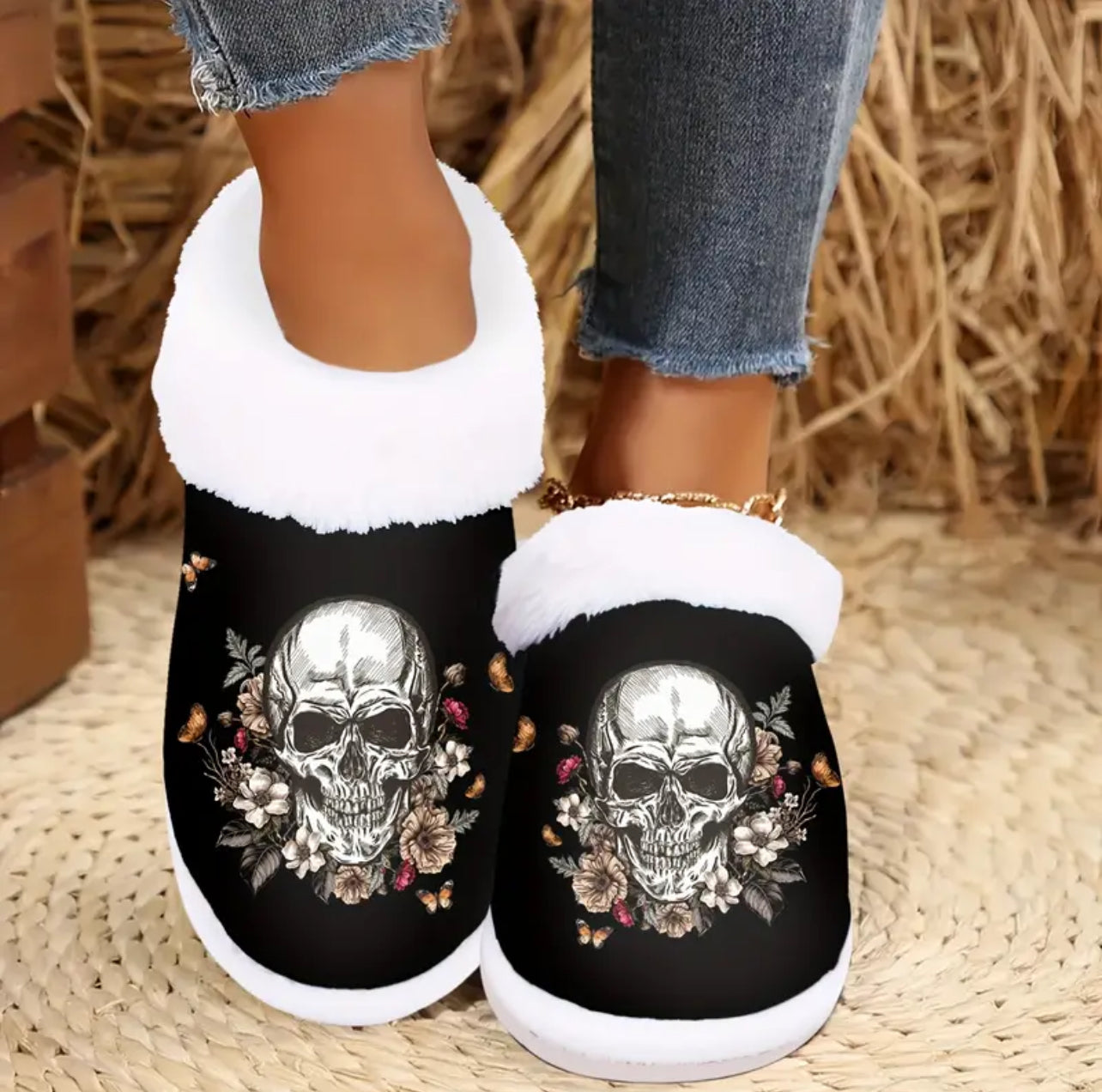 Skull printed slippers
