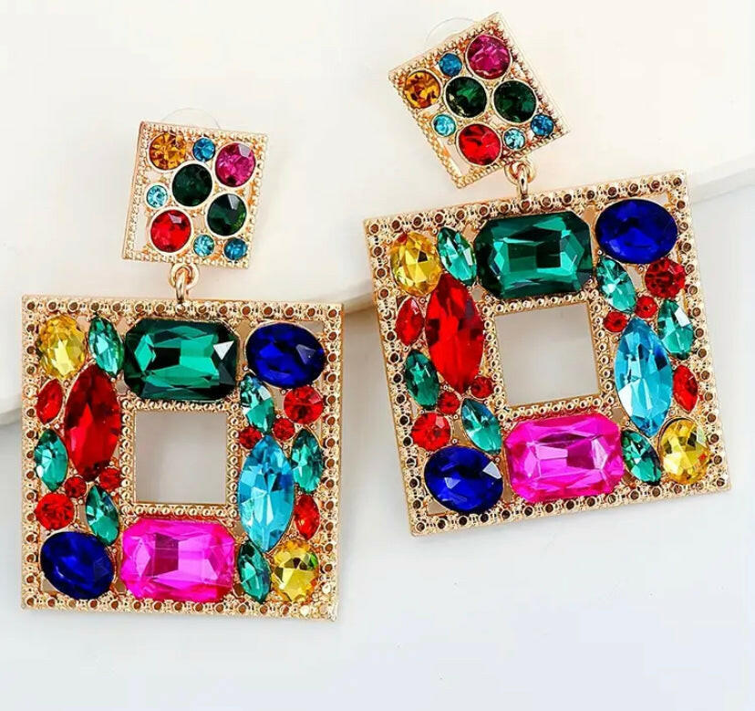 Decor dangle earrings.