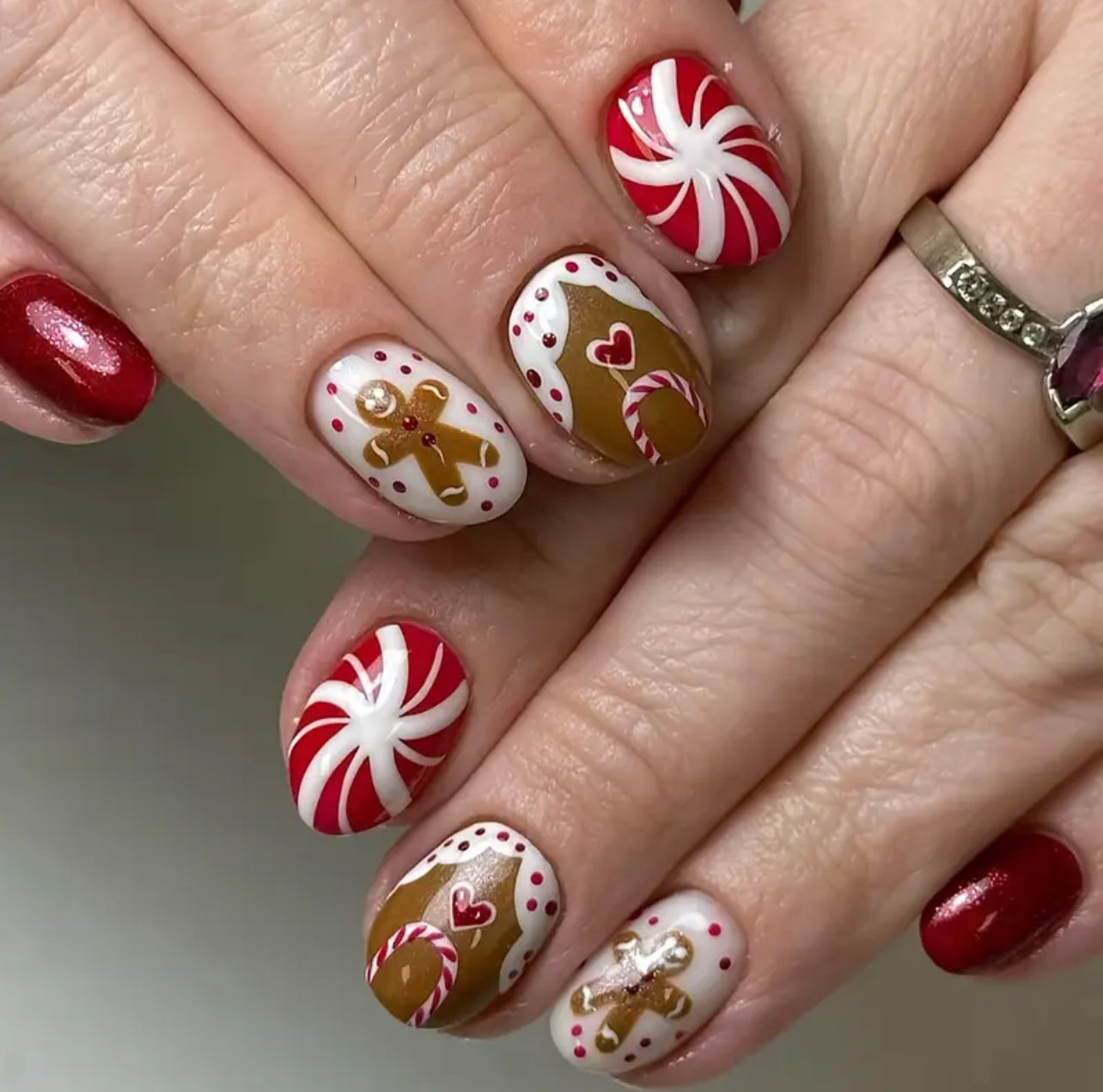 Christmas themed press on nails