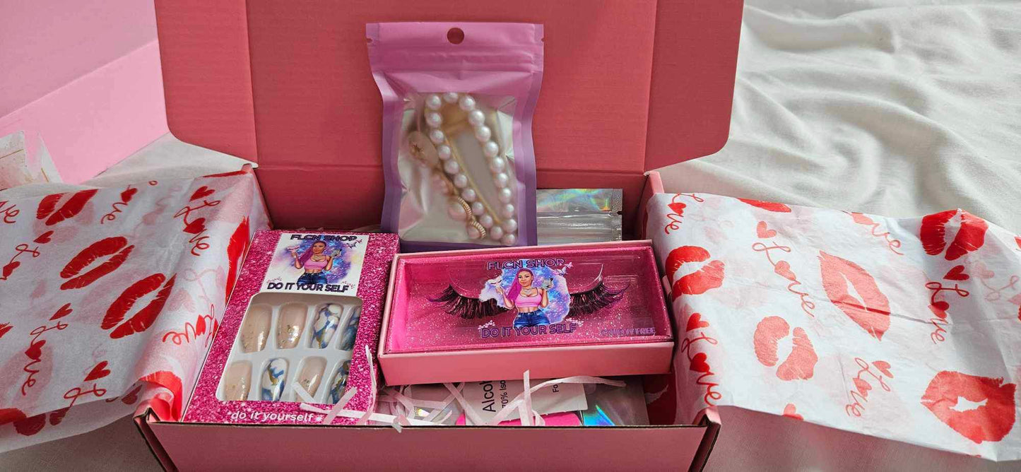 Mystery nails & lashes box