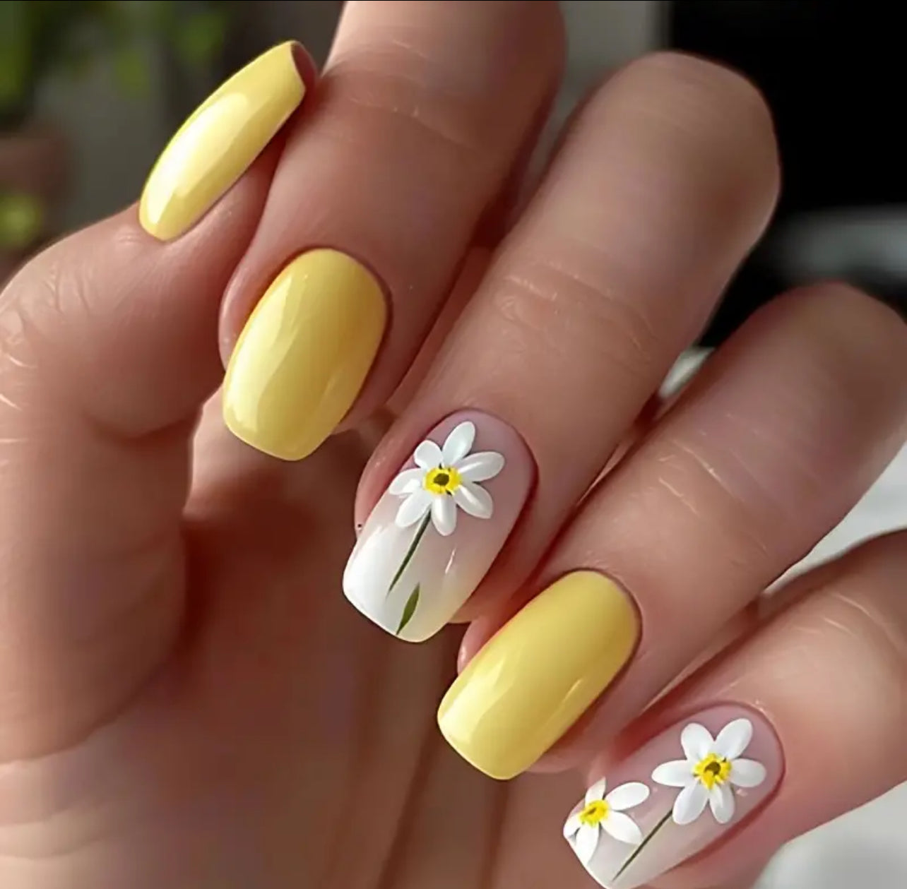 Yellow flower 🌼 press on nails