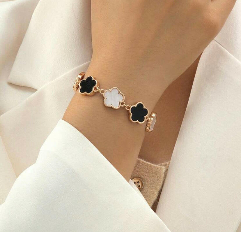 Cute flower bracelets.