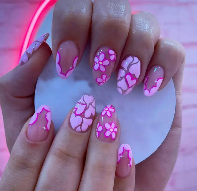 FLCN Easter heart and flower design press on nails š£.