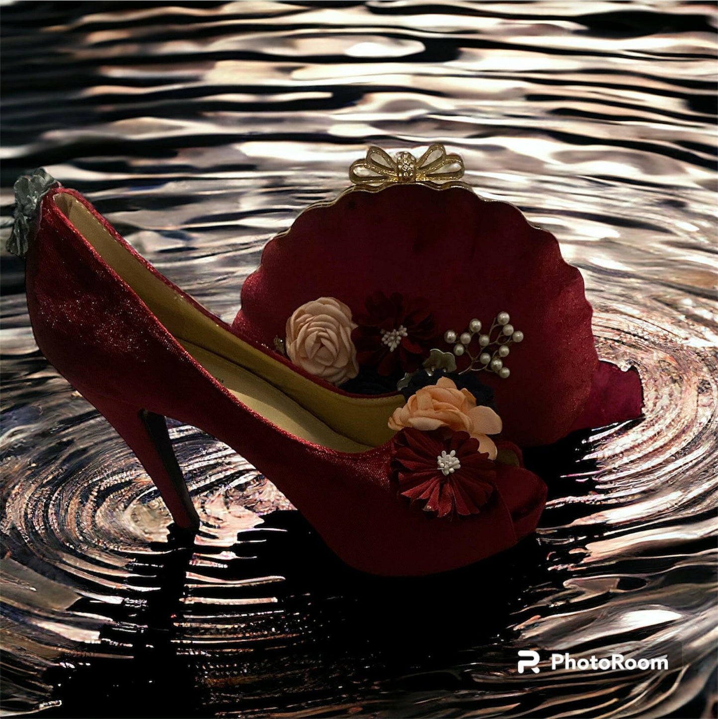 Flower 🌺 patterns heels and purse.