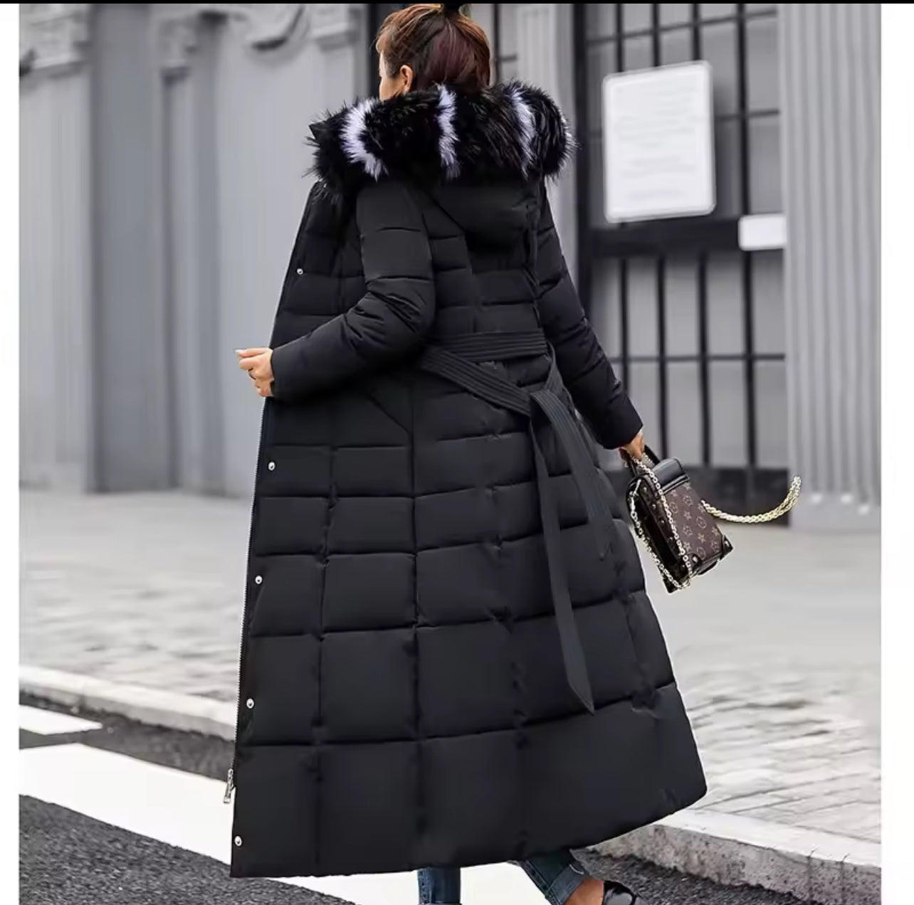 Long cotton parkas coat with fur hoodie.