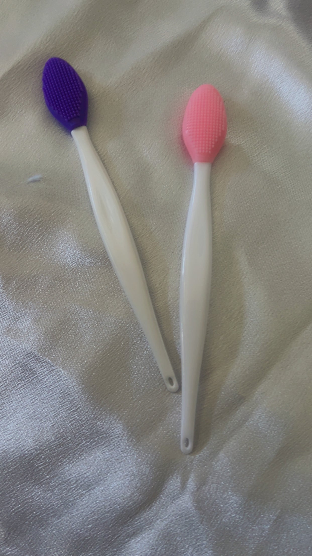 Lip scrub brush