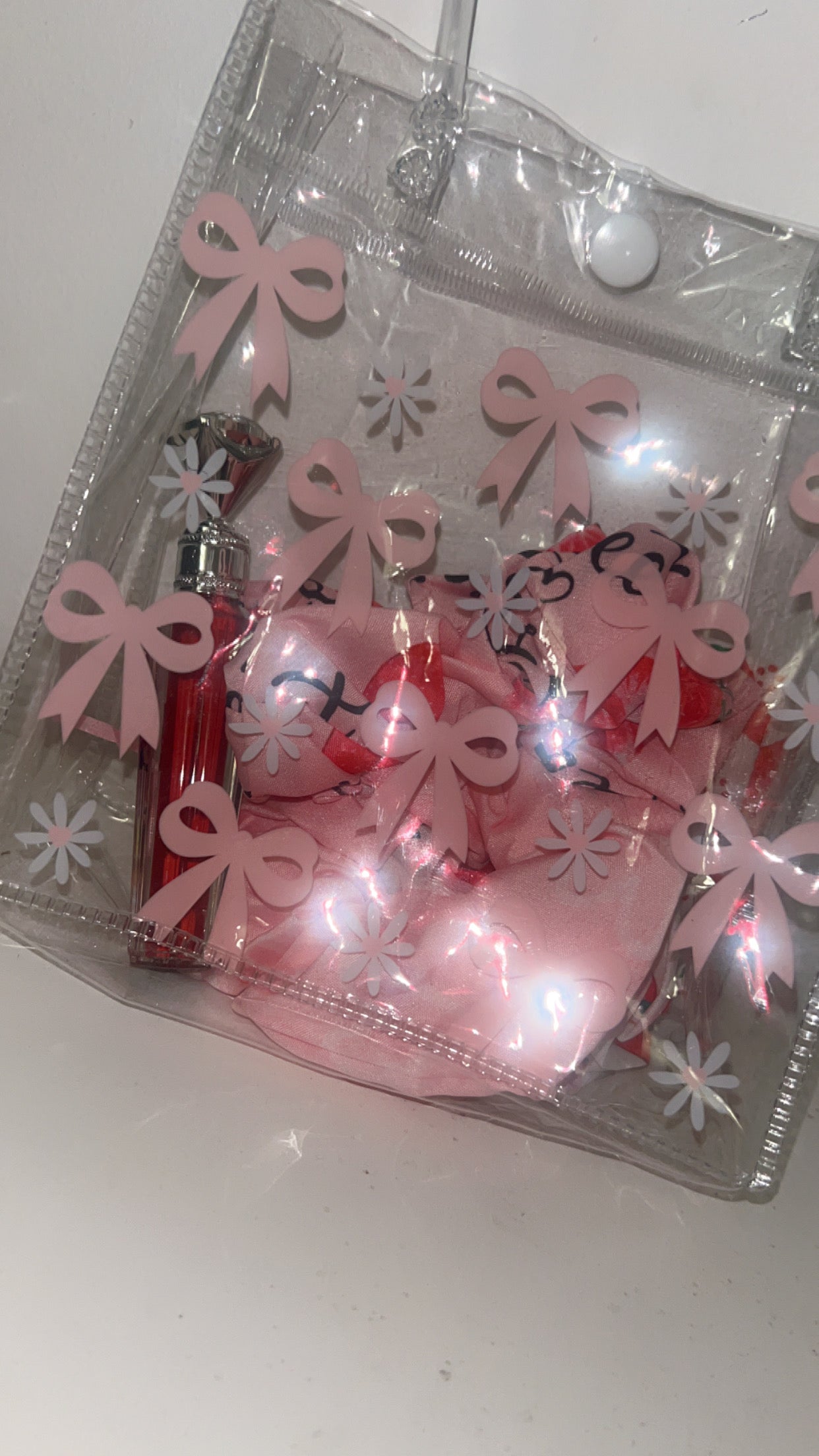 π GLOSS & SCRUNCHIE VIBES π