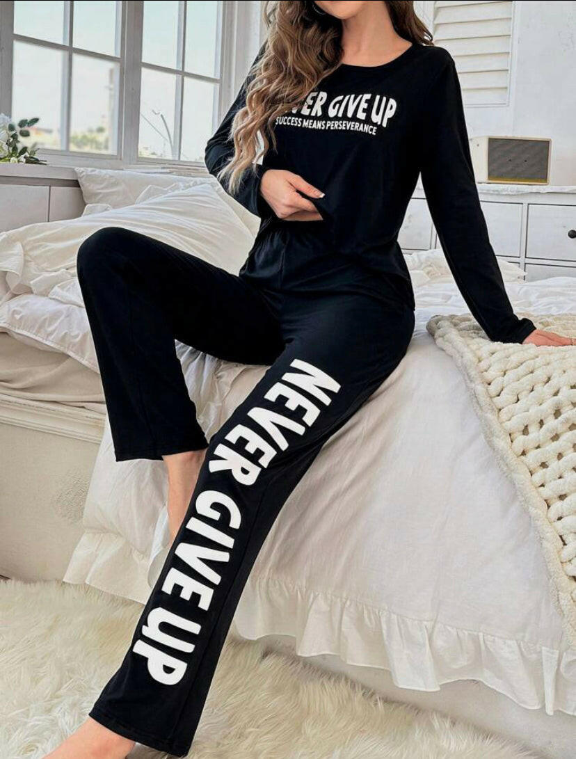 Round neck letter printed black loungewear.