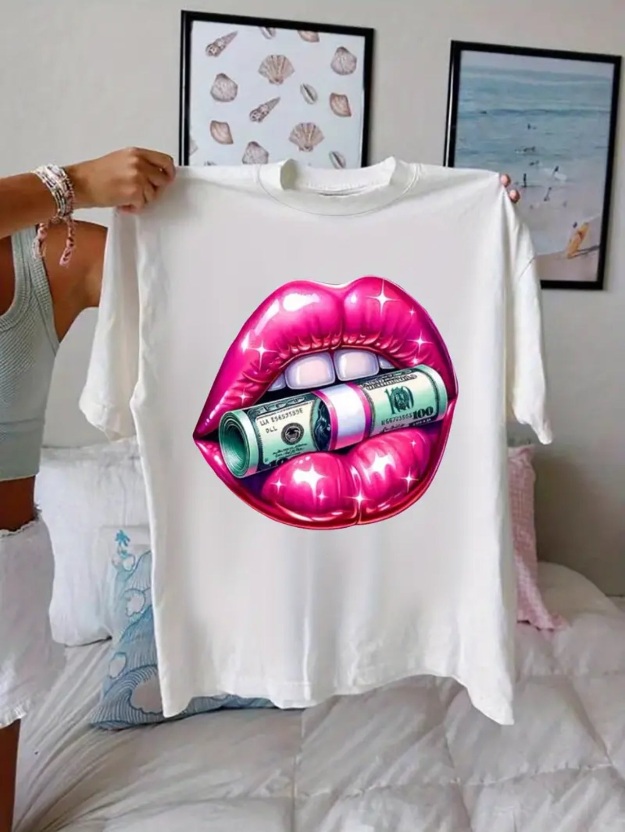 Lips and dollar design T-shirt
