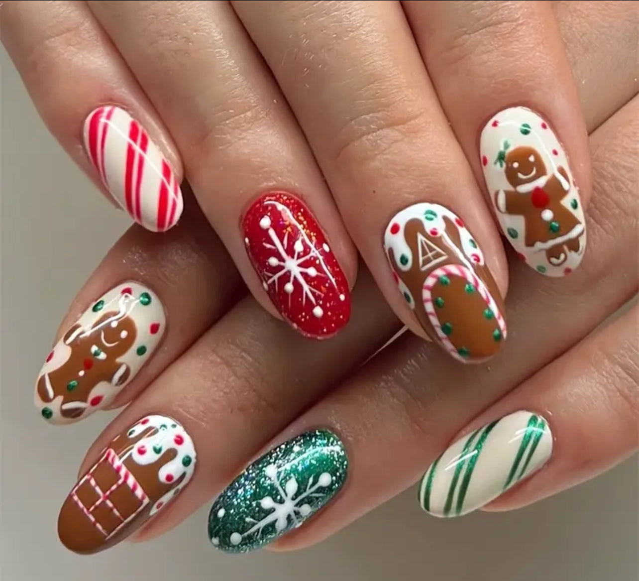 Christmas themed press on nails
