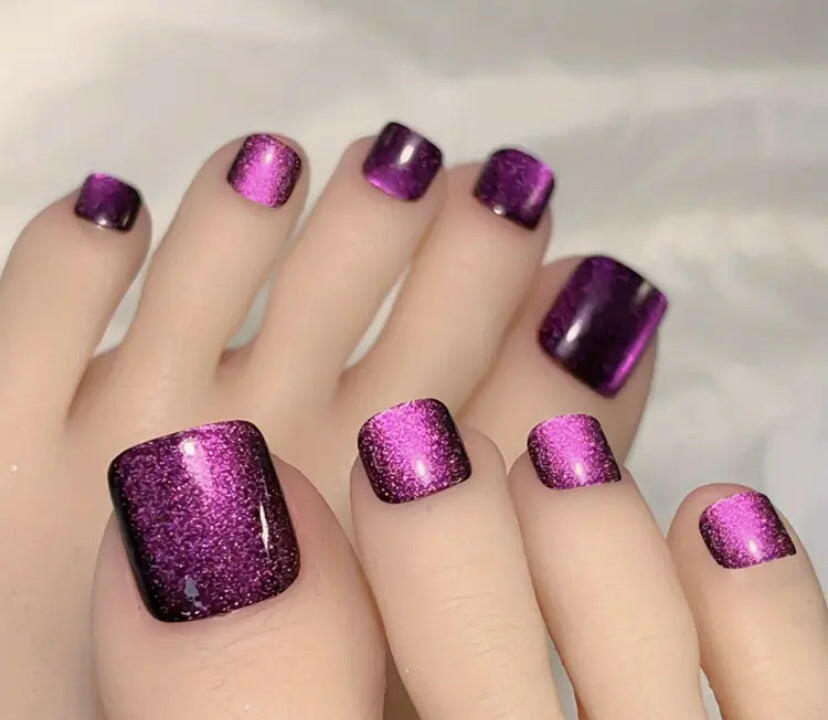 Purple glitter design press on toe nails.