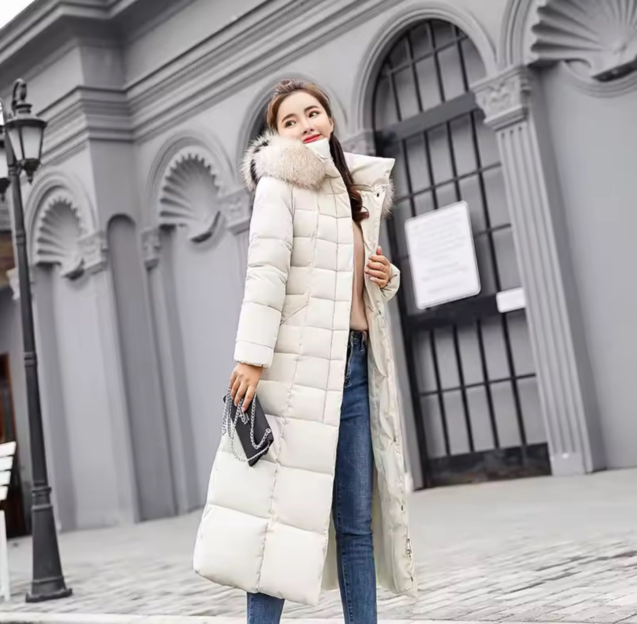 Long cotton parkas coat with fur hoodie.