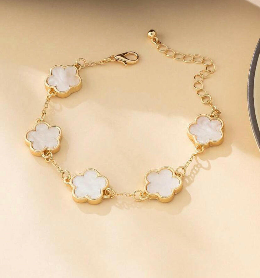 Cute flower bracelets.