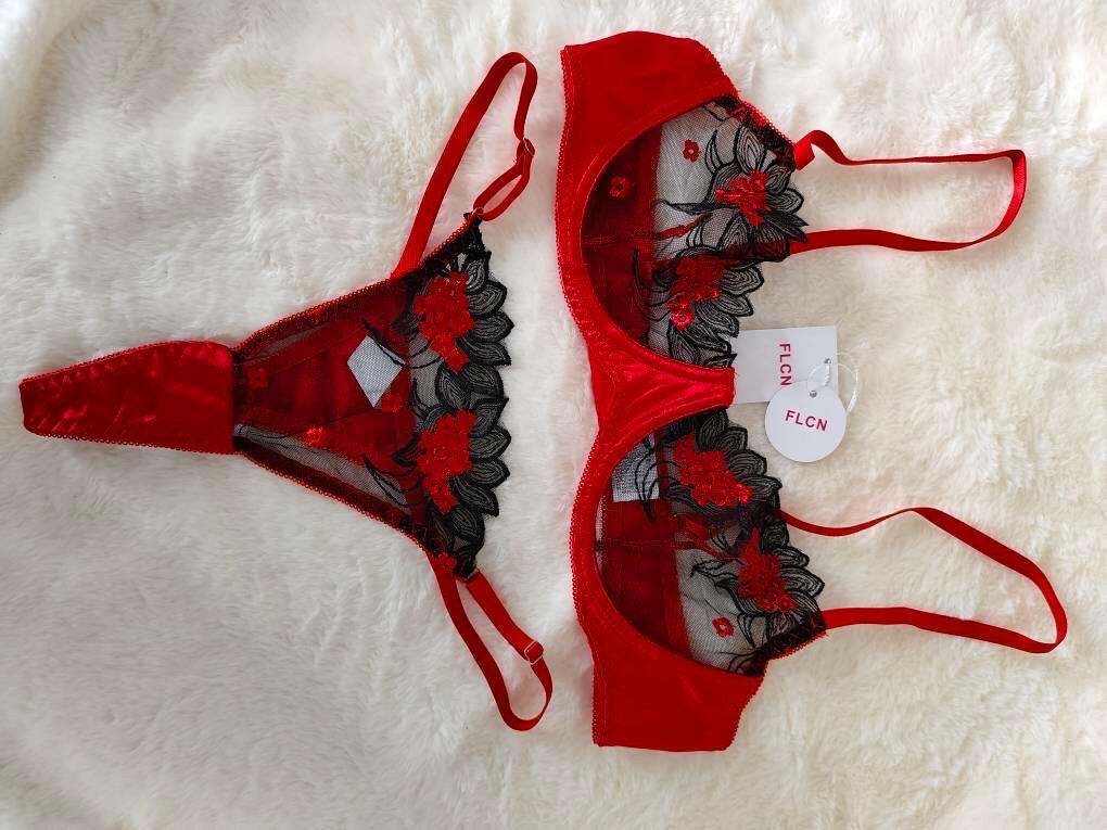 FLCN Sexy bra and pants set.
