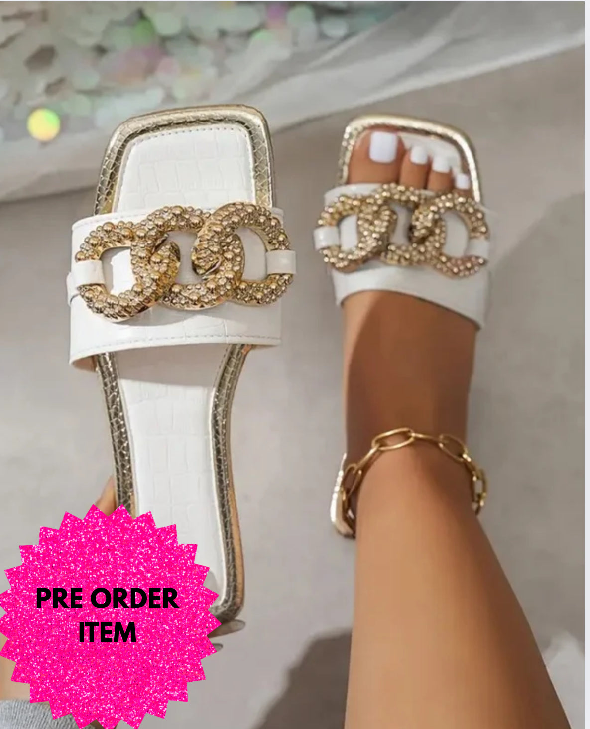 Toe flat sandals