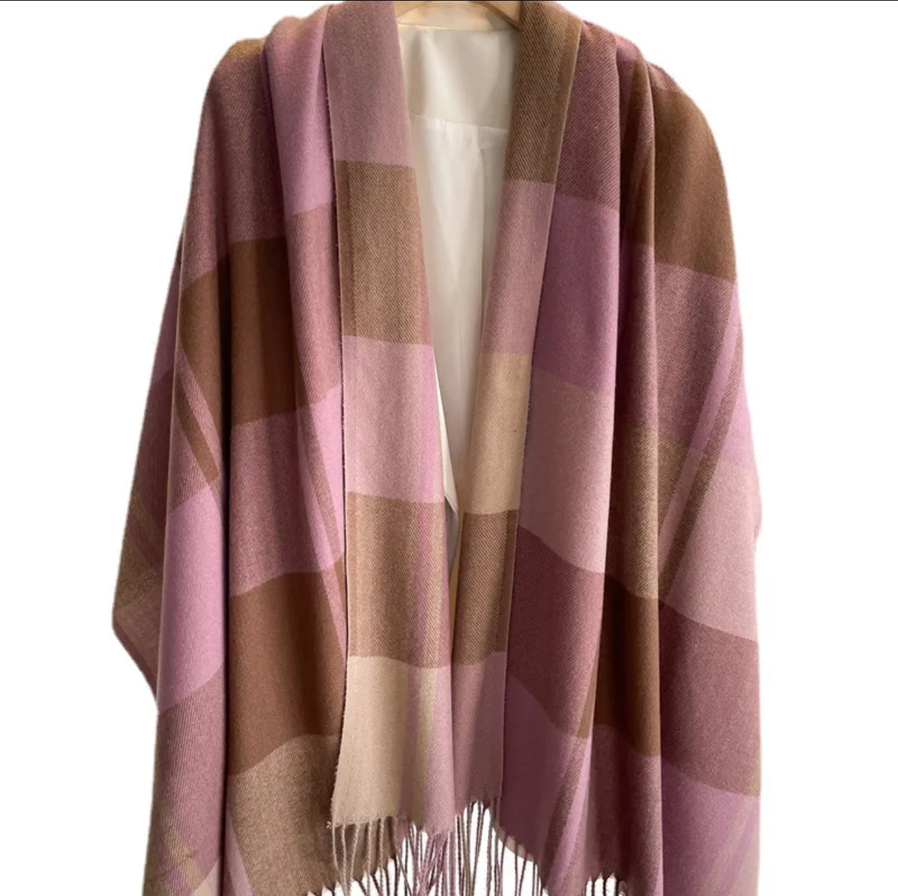 Warm shawl *PRE ORDER *