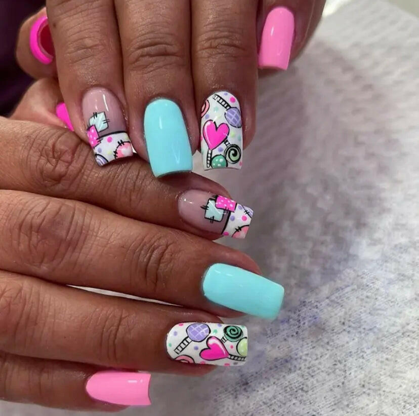 Cartoon heart and lollipop design press on nails.