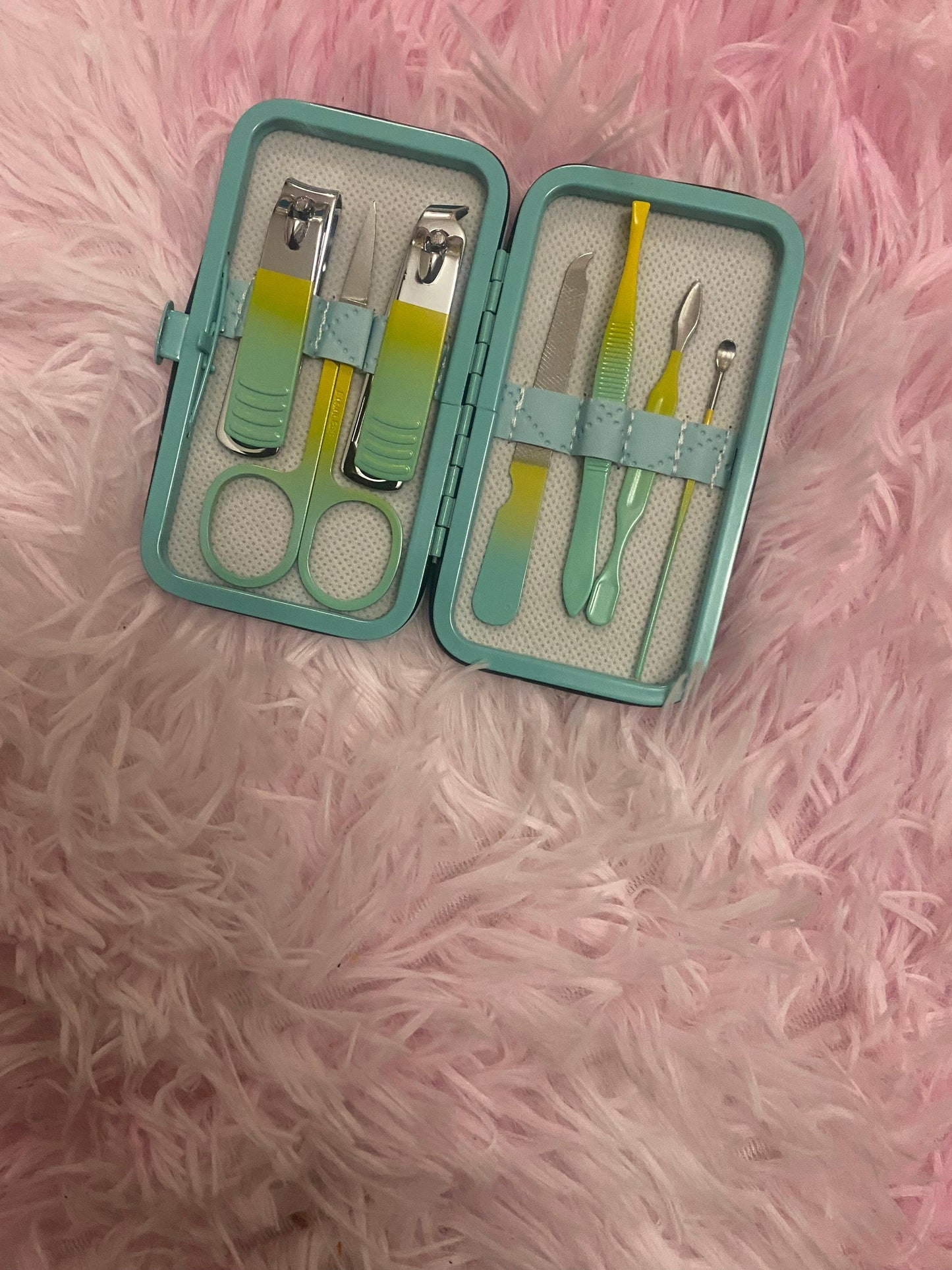 Manicure set.