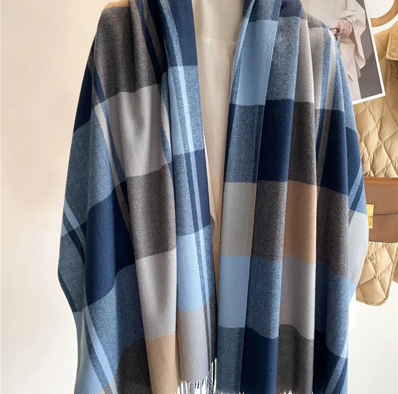 Warm shawl *PRE ORDER *
