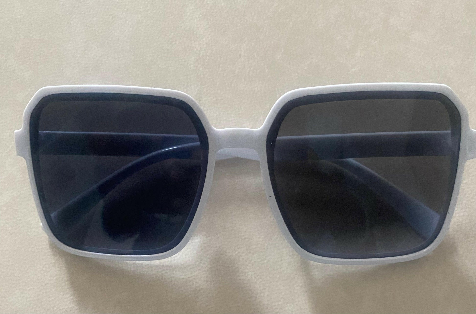 Square fashion sunglasses.