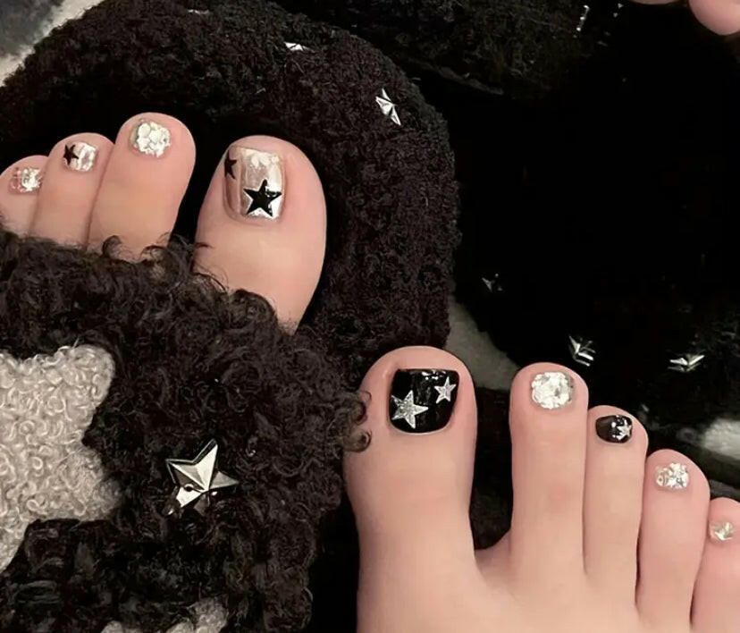 Black with star design press on toe nails.