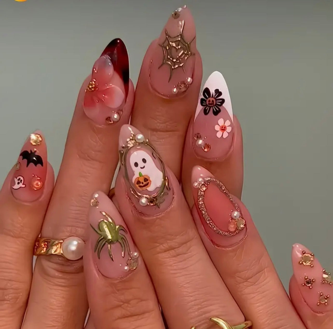 Halloween press on nails.