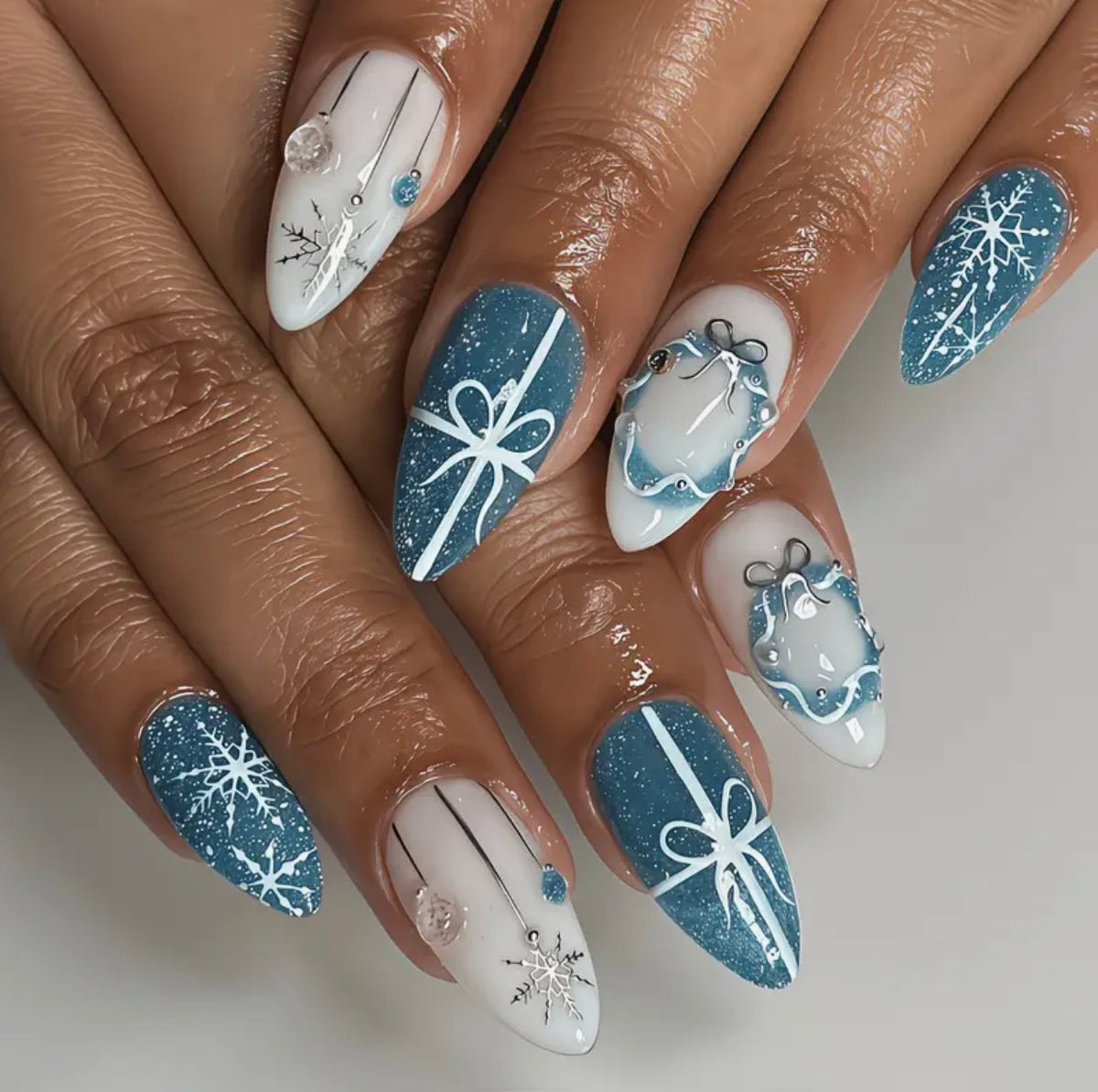 Christmas press on nails 💅