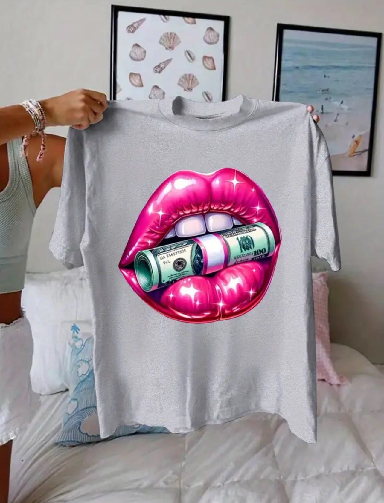 Lips and dollar design T-shirt